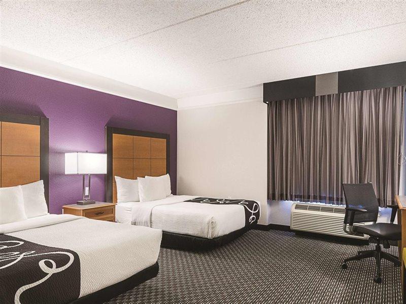 Howard Johnson By Wyndham Sacramento Downtown Exterior photo