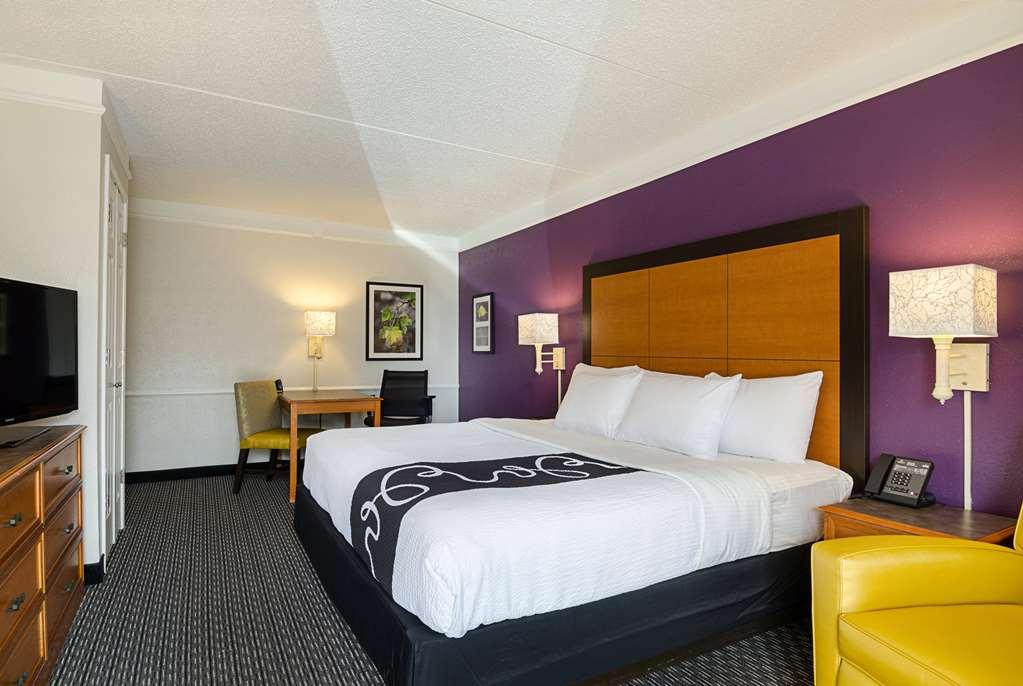 Howard Johnson By Wyndham Sacramento Downtown Room photo