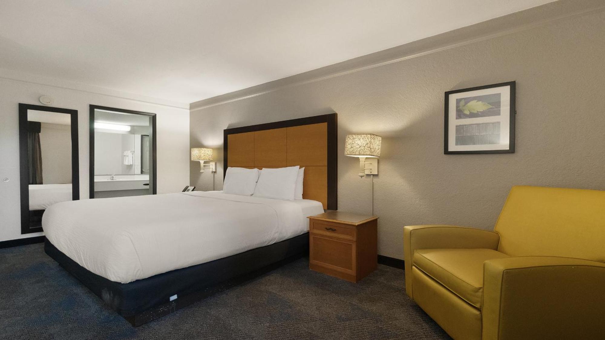 Howard Johnson By Wyndham Sacramento Downtown Exterior photo