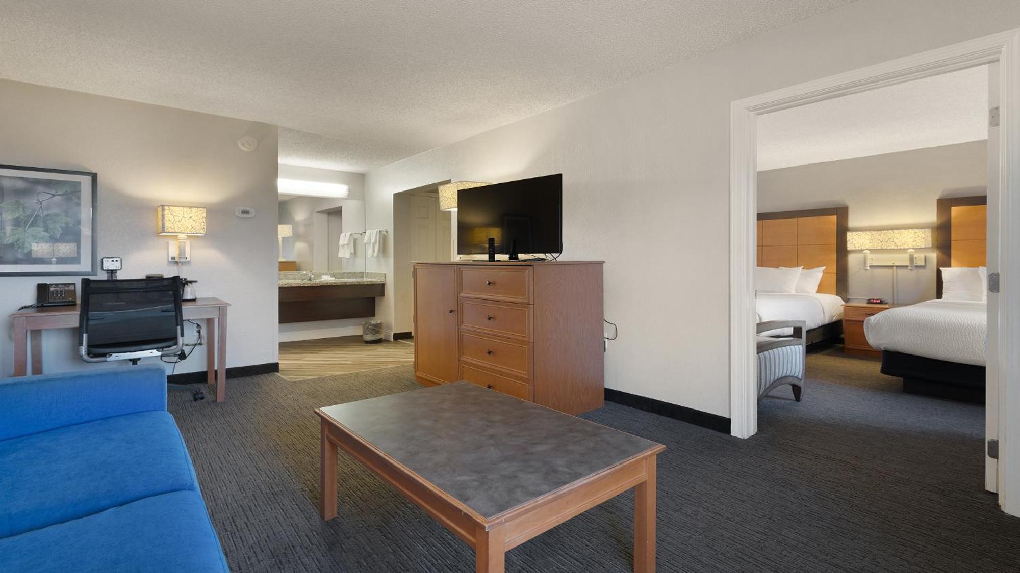 Howard Johnson By Wyndham Sacramento Downtown Exterior photo