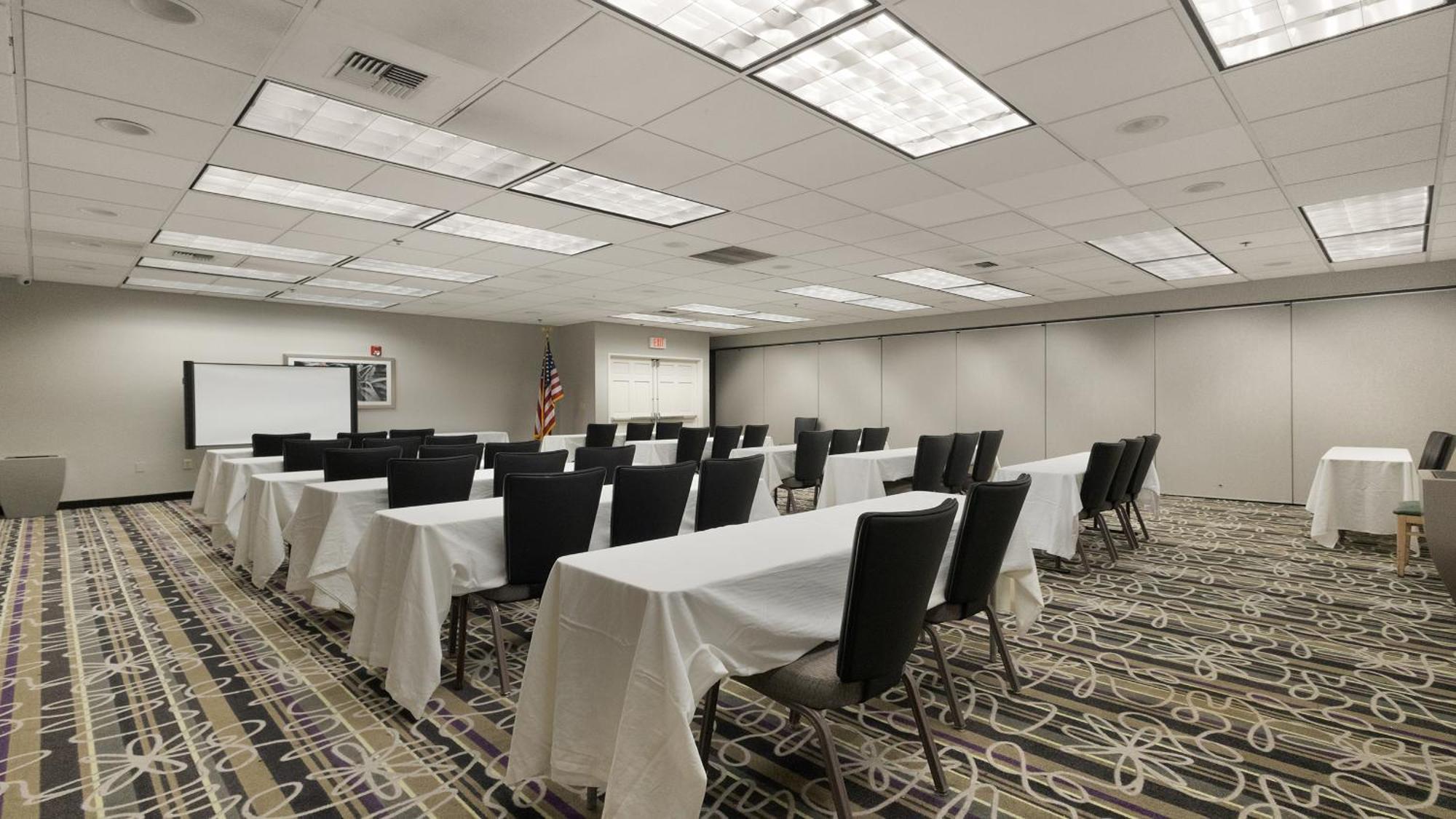 Howard Johnson By Wyndham Sacramento Downtown Exterior photo