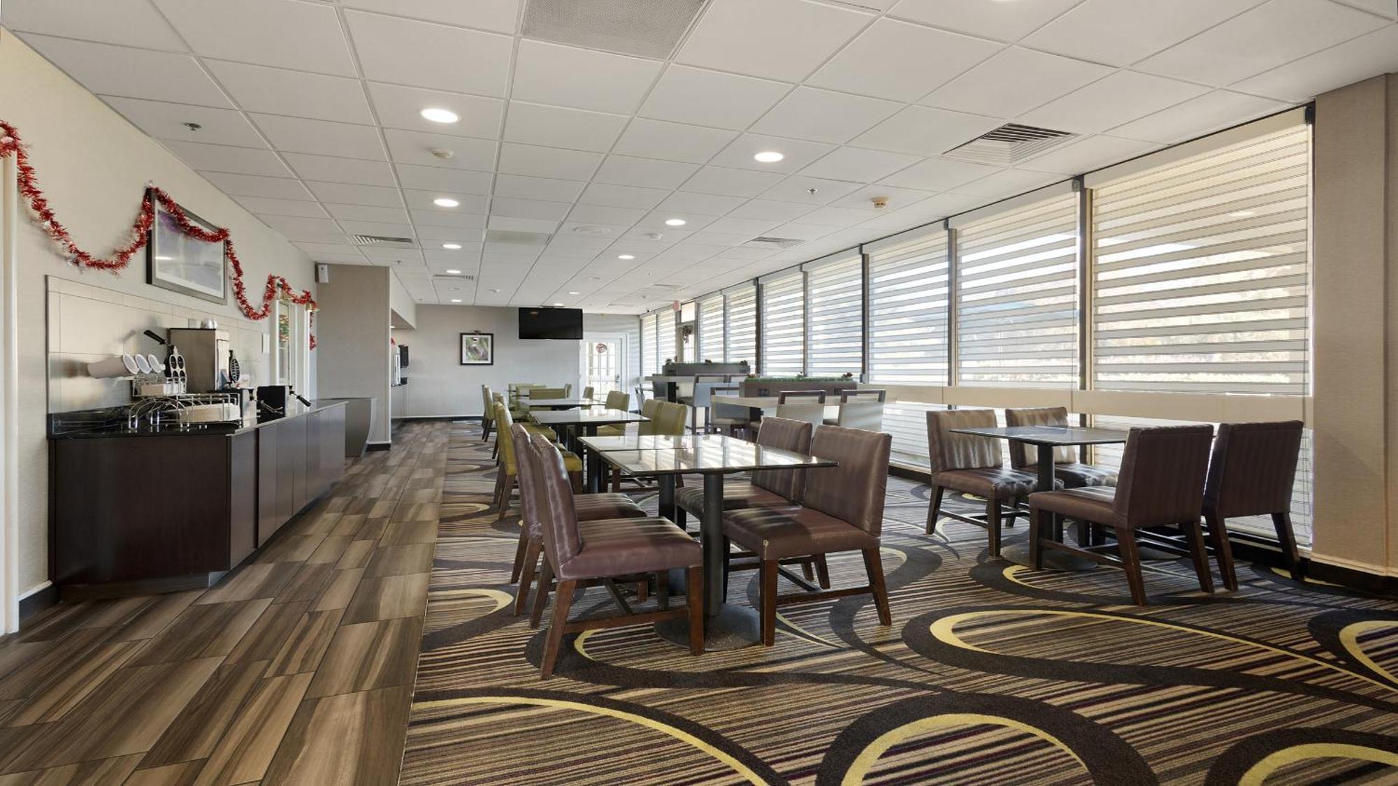 Howard Johnson By Wyndham Sacramento Downtown Exterior photo