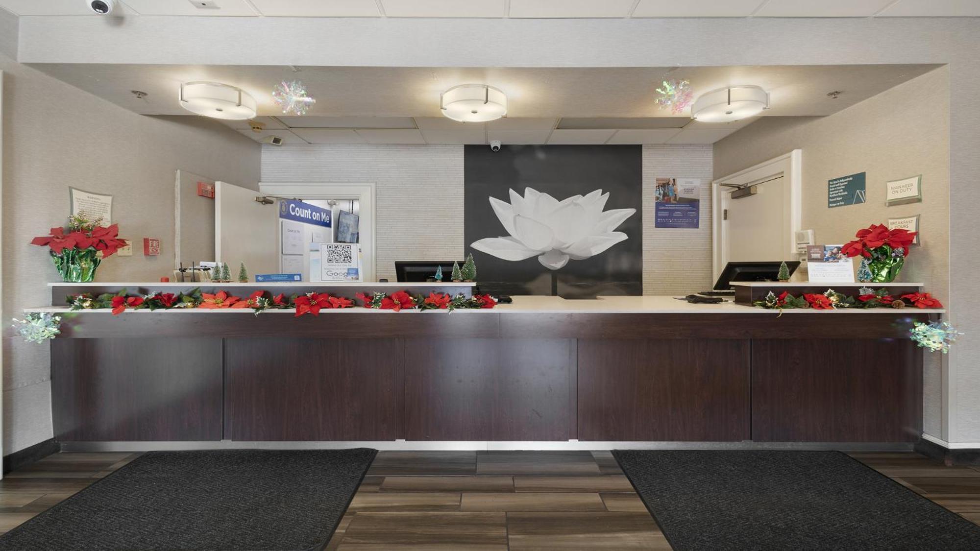 Howard Johnson By Wyndham Sacramento Downtown Exterior photo